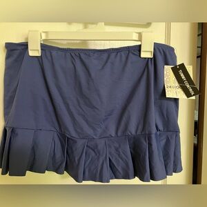 Womens Navy XL 24 and Ocean pleated swim skirt. New
With tags.